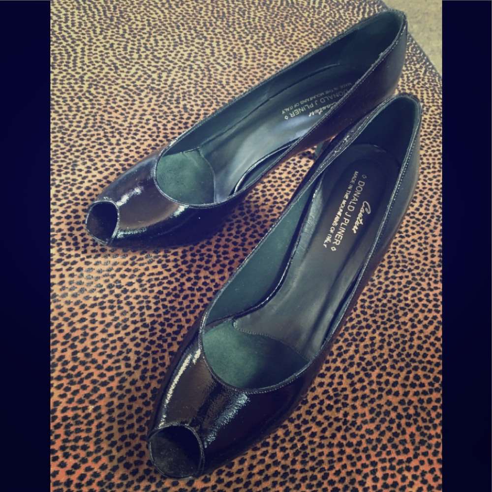 NIB! Donald Pliner Couture black pumps!